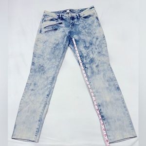 Acid washed, straight leg jeans - Forever 21 - Sz 28